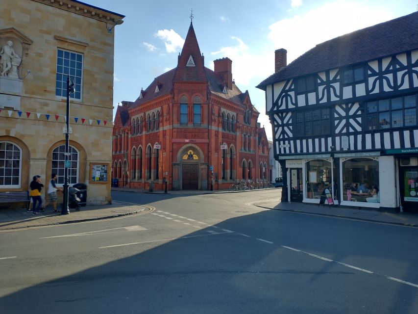 Stratford-Upon-Avon: The Famous Walk Talk Show - The Guild Chapel, built in 1269