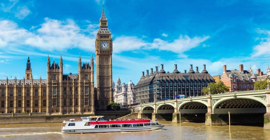 The Best Highlights of London Walking Tour & Boat Cruise - Starting at Trafalgar Square with London in full view