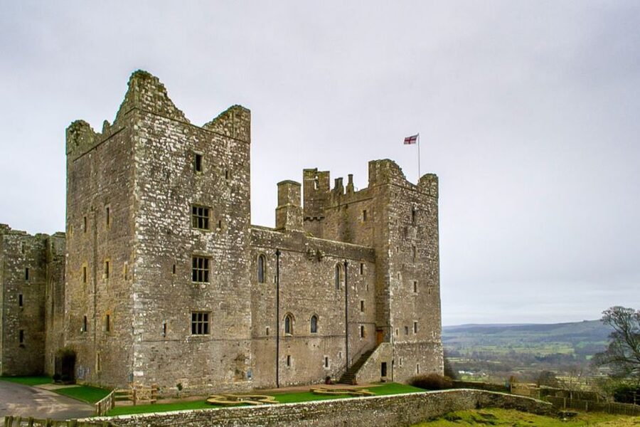 The Yorkshire Dales Tour from York - The guides are a major part of the value