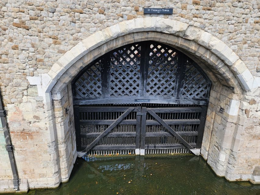 Tower of London: Early Access with Crown Jewels & Beefeaters - Why the early start matters at the Tower of London