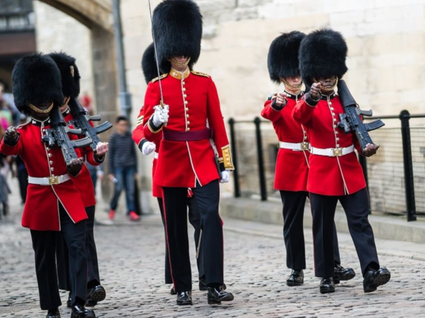 Tower of London: Early Access with Crown Jewels & Beefeaters - Meeting the Beefeaters before the gates open