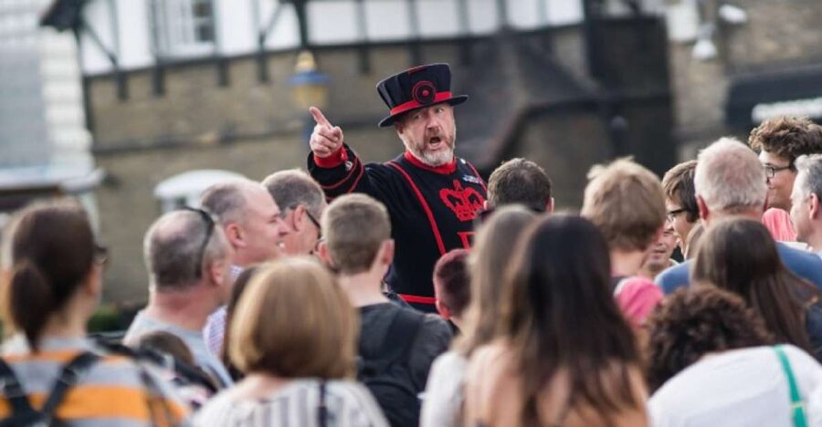 Tower of London: Early Access with Crown Jewels & Beefeaters - Who should book the opening ceremony tour?