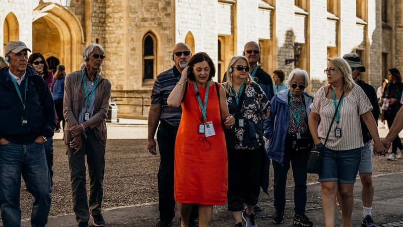 Tower of London Tour with Crown Jewels, plus River Cruise - Torture rooms and the final days of prisoners