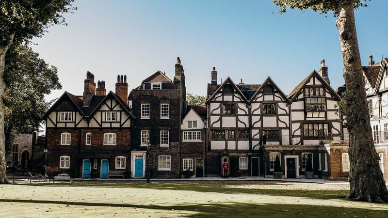 Tower of London Tour with Crown Jewels, plus River Cruise - Using the included Thames river cruise