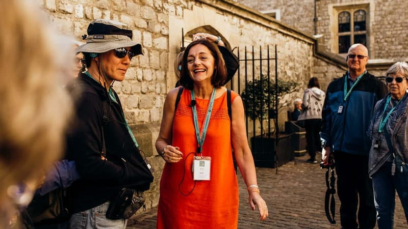 Tower of London Tour with Crown Jewels, plus River Cruise - The Jewel House and 23,000 gemstones