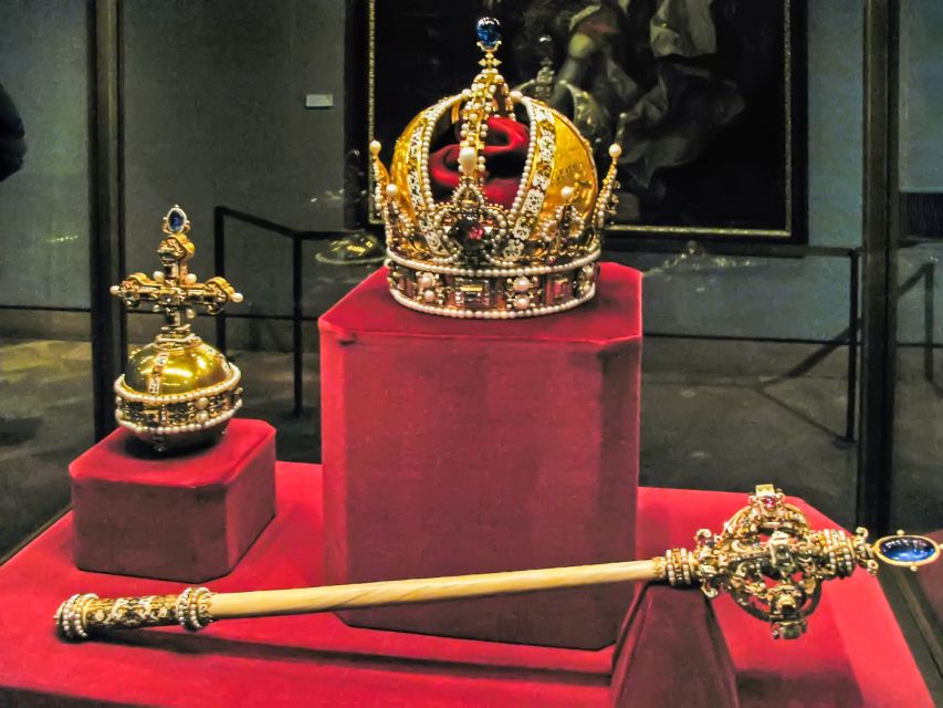 Ultimate Tower of London, Beefeater Welcome & Crown Jewels - The Crown Jewels: spectacular, controlled, and worth seeing early
