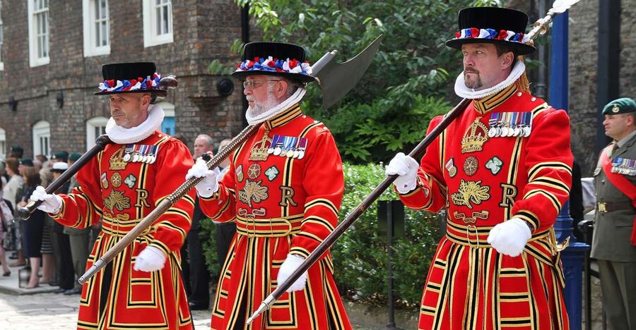 Ultimate Tower of London, Beefeater Welcome & Crown Jewels - Climbing through the White Tower