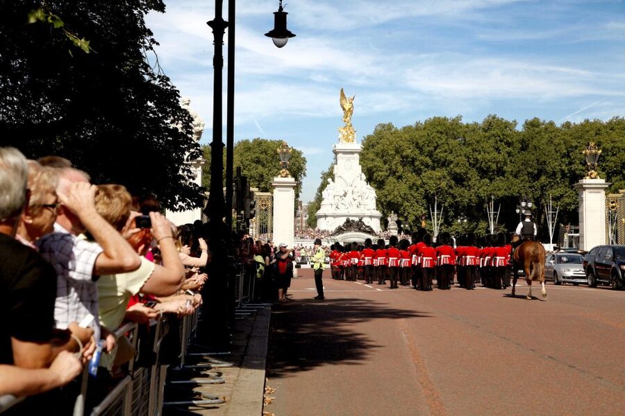 Vintage Double Decker Bus Tour & Thames River Cruise - St. Paul’s Cathedral and Sir Christopher Wren’s London