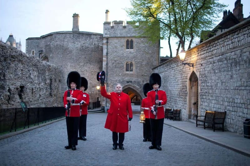 Windsor Castle and Tower of London Tour with Entry Tickets - Windsor Castle begins with royal scale