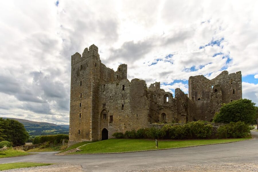 York: "All Creatures Great and Small" Yorkshire Dales Tour - Swaledale, Wensleydale, and Bolton Castle