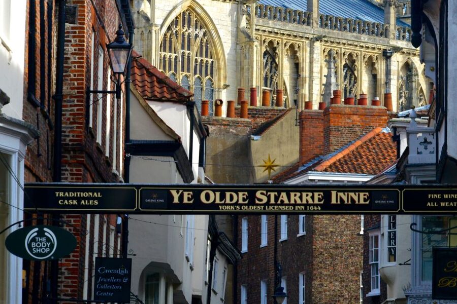 York: City Highlights Small Group Walking Tour - Reading York Minster from the outside