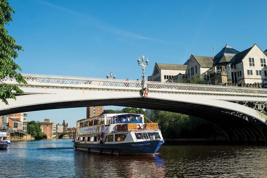 York: Daytime Sightseeing Boat Cruise with Live Commentary - Choosing your seat and handling York weather