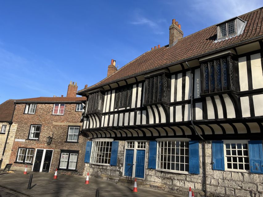 York: J&M’s City Sightseeing and History Walking Tour - How the guiding works