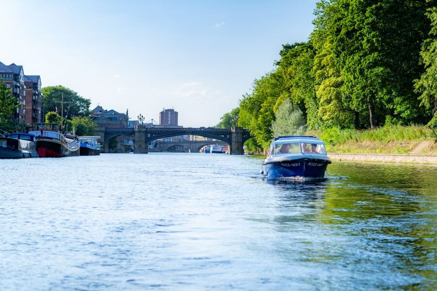 York: Self-Steer Boat Rental - What the one-hour route lets you see